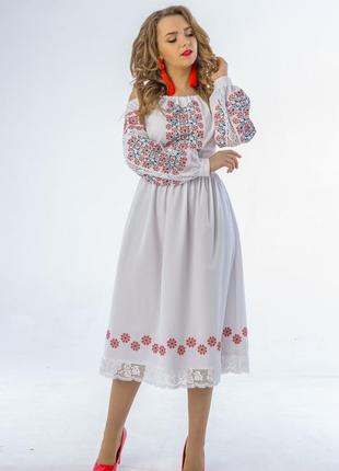 Вышитое женское платье "ромашка" белое1 фото