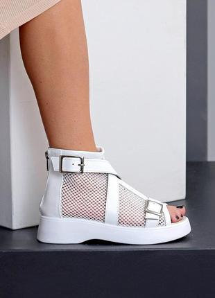 Эффектные женские летние белые босоножки ботинки в коже з текстильной сеткой, закрытая пятка на молн3 фото