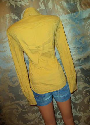 Женская базовая песочно-горчичная рубашка.4 фото