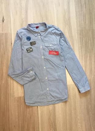 Натуральная рубашка в полоску с нашивками натуральна сорочка в смужку s.oliver