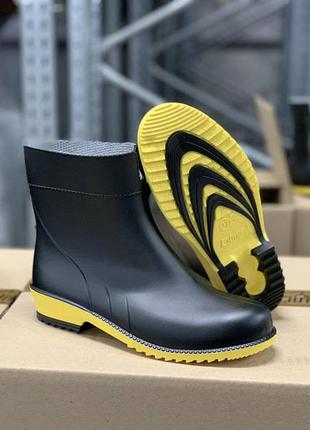 Женские резиновые сапоги