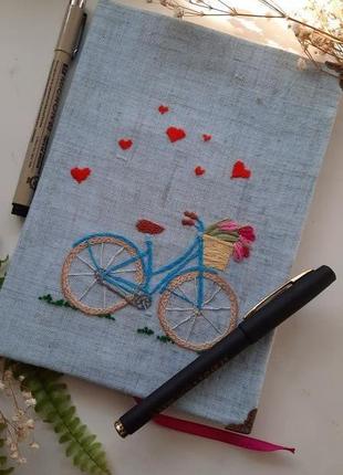 Блокнот скетчбук ручної роботи з вишивкою гладдю "велосипед з тюльпанами"