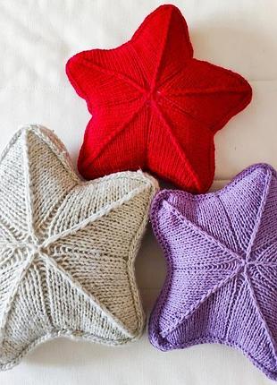 Декоративна в'язана подушка зірка ручної роботи, подарунок на новий рік