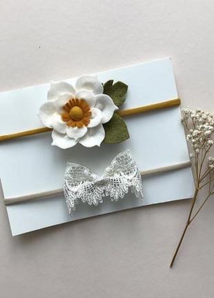 Набір фетрових квітів на повязках. весняні набори для дівчаток. біла квітка на заколці чи резинці.3 фото