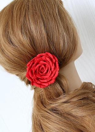 Красная роза заколка для волос. красная роза на заколке.1 фото