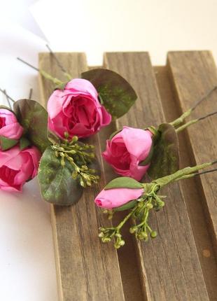 Шпильки с малиновыми пионами. цветы в прическу на шпильках.4 фото