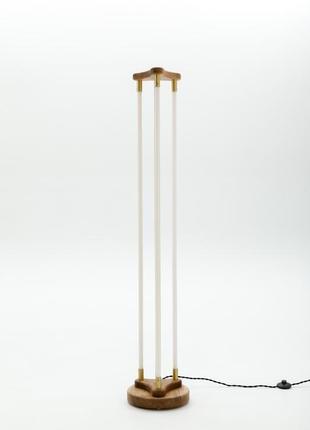 Високий торшер в спальню