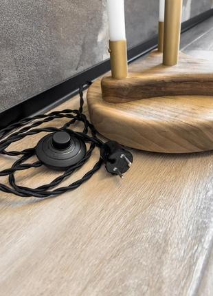 Високий торшер в спальню