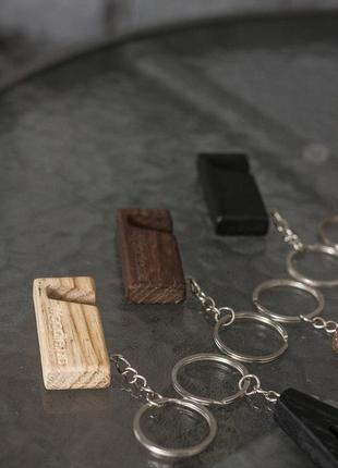 Брелок-підставка для смартфону квадрат | дерев'яний брелок-підставка для телефону | woodie.ua8 фото