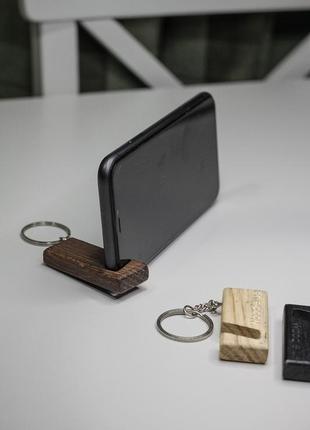 Брелок-підставка для смартфону квадрат | дерев'яний брелок-підставка для телефону | woodie.ua7 фото