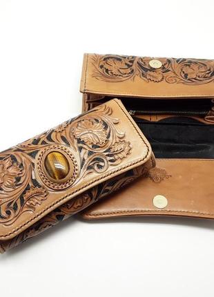 Кошелек из натуральной кожи.