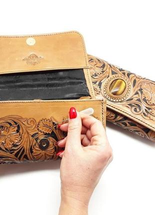 Кошелек из натуральной кожи.