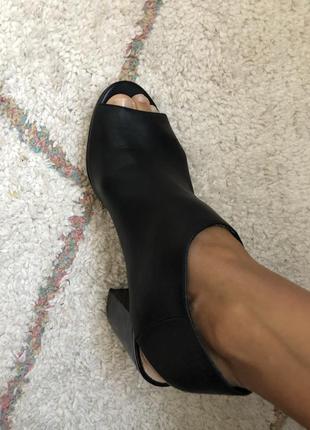 Чорні шкіряні відкриті туфлі стійкий каблук roberto santi1 фото