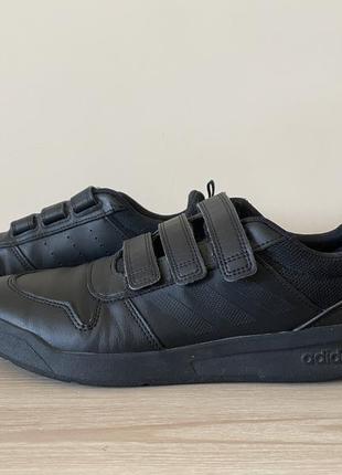 Кросівки adidas р.39,5 оригінал1 фото