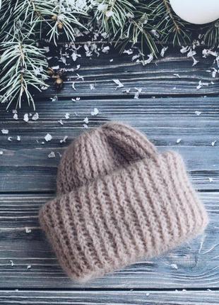 Шапка из мохера с двумя отворотами