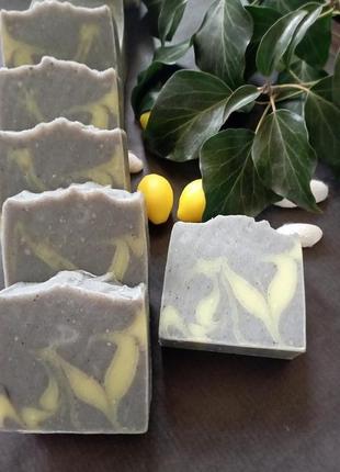 Натуральное мыло с нуля.лимон-чайное дерево.(шелковое,с активированным углем)1 фото