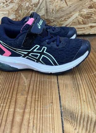 Кросівки на дівчинку asics