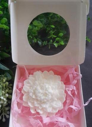 Сувенирное мыло хризантема в подарочной упаковке.4 фото