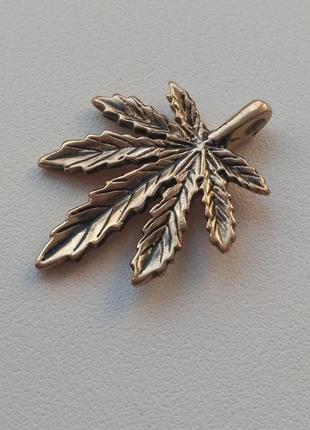 Кулон листочек конопли из бронзы маленький раста