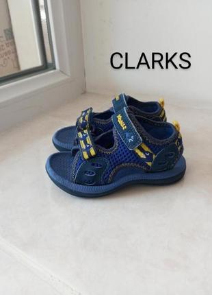Босоніжки сандалі доя хлопчика бренду clarks uk 5 eur 221 фото
