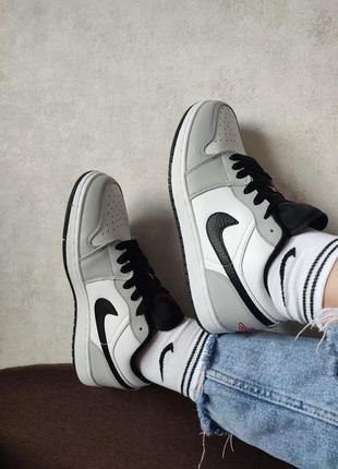 Nike air jordan retro 1 low grey white black10 фото