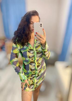 Платье prettylittlething