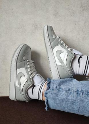 Nike air jordan 1 low retro light grey