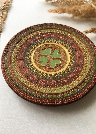 Декоративная тарелка с клевером и кельтским узором.6 фото