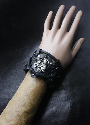 Стильный авторский браслет с волком в стимпанк готическом викторианском стиле