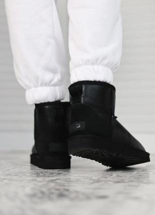 Ugg mini black leather зимние женские сапоги угг мини черные3 фото