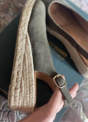 Босоножки замшевые