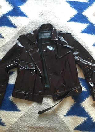 Вишневая лаковая кожаная куртка vera pelle