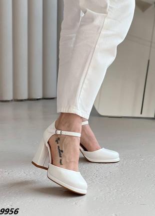 Женские открытые туфли белые на устойчивом каблуке6 фото