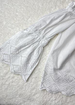 Блуза белая с открытыми плечами хлопковая