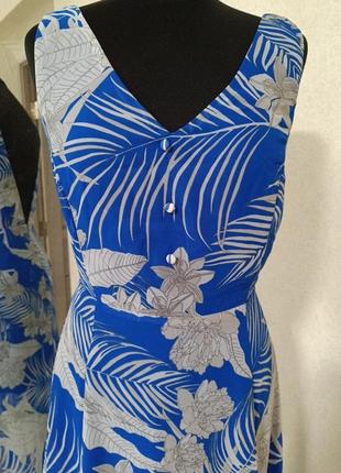 Платье сарафан с обнаженной спиной guess в листья и цветы длинный миди с разрезами из шифона2 фото