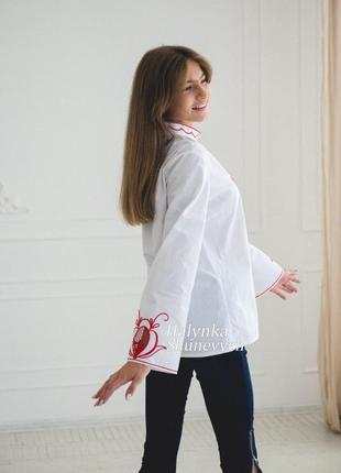 Белая хлопковая кружевная c цветной вышивкой женская рубашка ришелье. эксклюзивная блуза. вышиванка.8 фото