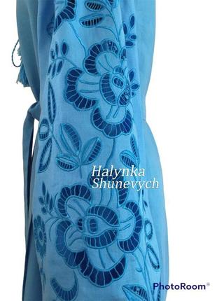 Ексклюзивна лляна голуба жіноча вишита сукня в техніці рішельє "морська насолода" пляття в стилі бох2 фото