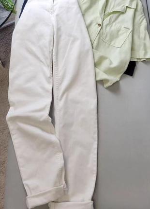 Белые базовые джинсы чинос1 фото
