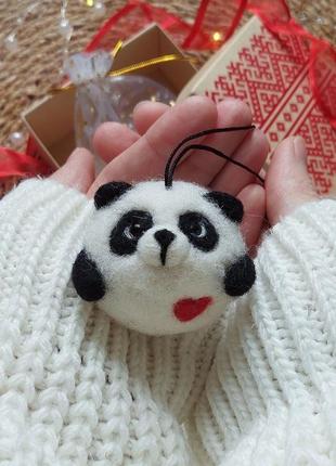 Новогодняя игрушка панда, елочный шар панда ручной работы1 фото