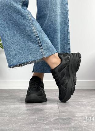 Черные женские кроссовки на высокой подошве утолщенной с сеткой сеточкой8 фото