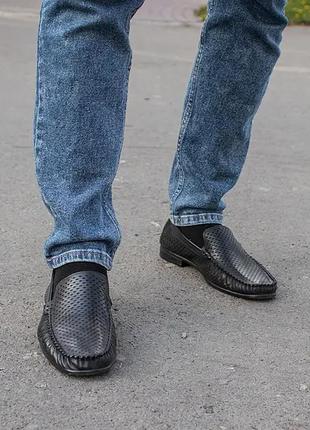 Чорні чоловічі туфлі з перфорацією5 фото