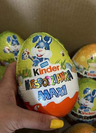 Шоколадне яйце від kinder сюрприз maxi 100 г1 фото