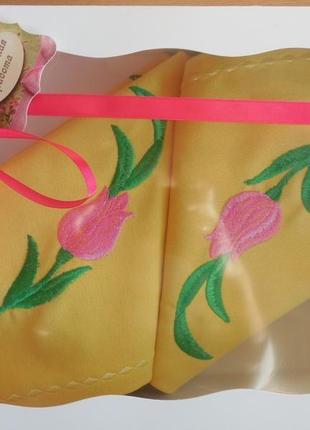 Набор сервировочных салфеток из хлопка с вышивкой ручной работы "тюльпаны"3 фото