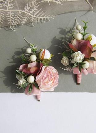 Бутоньерки в розовых тонах