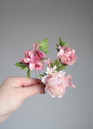 Гребінець з квітами в пудрово-розовому кольорі.1 фото