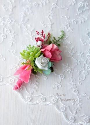 Набор свадебных украшений:бархатная бутоньерка и браслет в коралловом цвете.4 фото