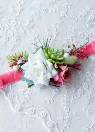 Набор свадебных украшений:бархатная бутоньерка и браслет в коралловом цвете.5 фото