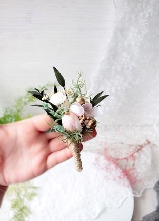 Набор свадебных украшений: бутоньерка и браслет в нежно-розовом цвете.4 фото