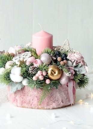 Новогодняя композиция с свечкой в нежно-розовом цвете.3 фото