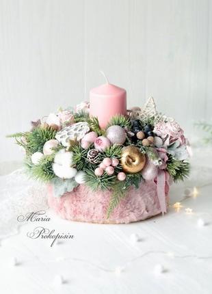 Новорічна композиція з свічкою в ніжно-рожевому  кольорі.6 фото